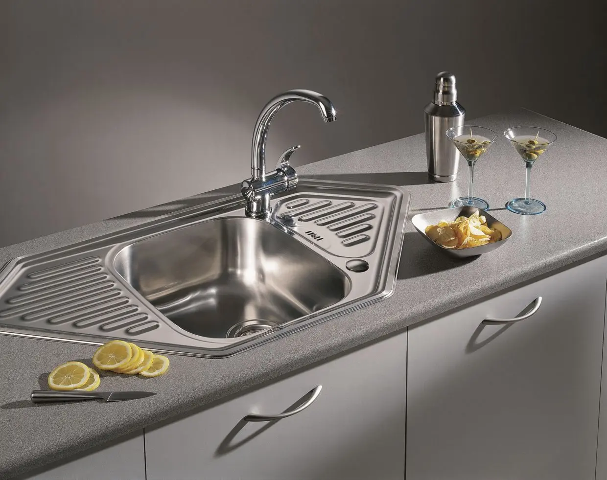 Pyramis MEDUSA CORNER 1B 2D Edelstahl Einbauspüle poliert - Ambiente
