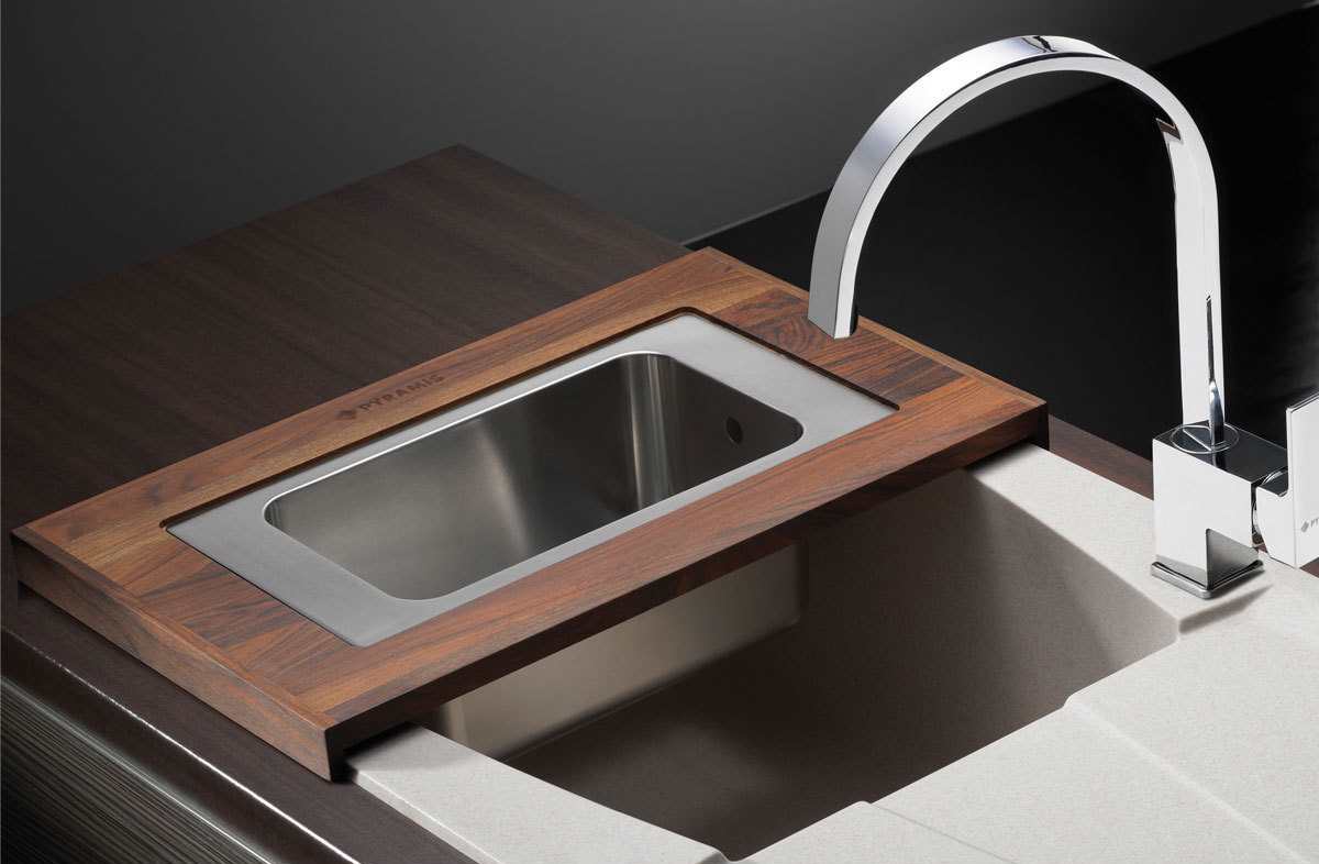 pyramis_holzschneidebrett_resteschale_szene